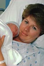 Imagem de um novo vínculo da mãe com seu recém-nascido no hospital