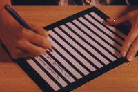 Imagem de uma grande escala de escrita tablet para deficientes visuais