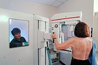 Imagem de um procedimento de mamografia